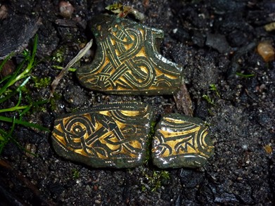 De tre stykker som de så ud efter skånsom afrensning på marken. Stykkerne måler henholdsvis 1,4, 2,2 og 2,4 cm. Foto Peter Grapenthin
