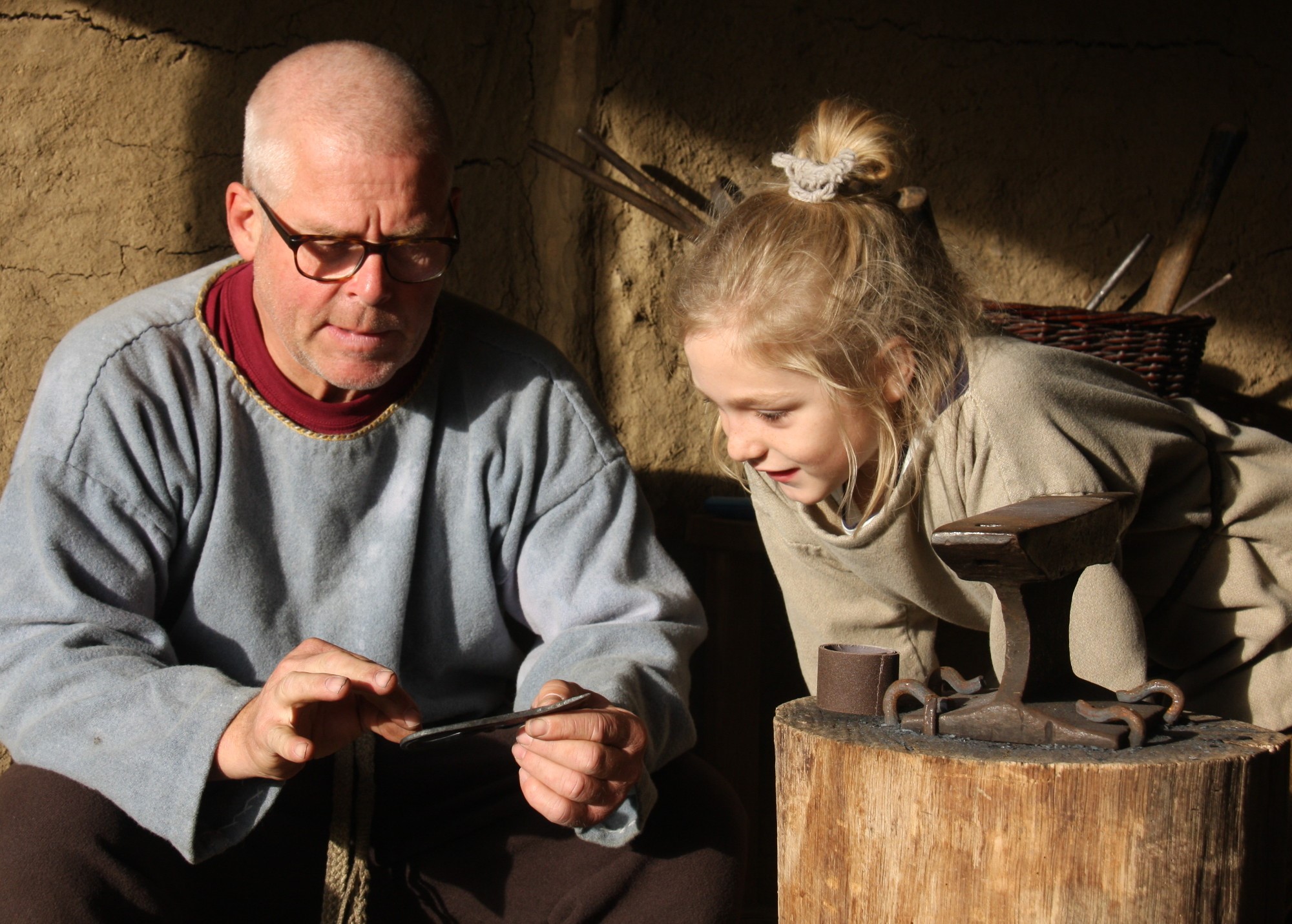 Smedjen Ib og dreng.jpg