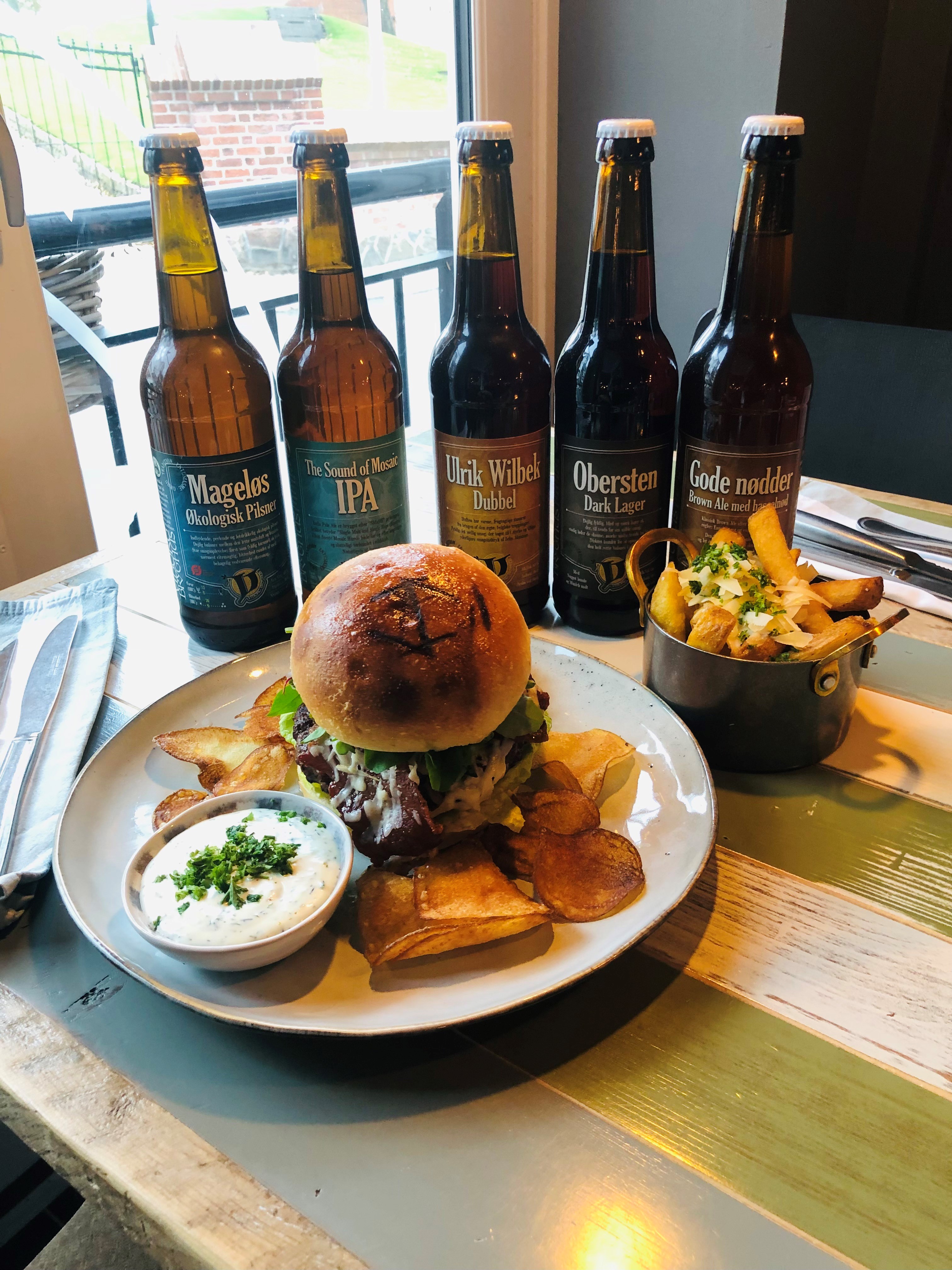 bryg & Brosten med burger og øl - Kopi.jpg