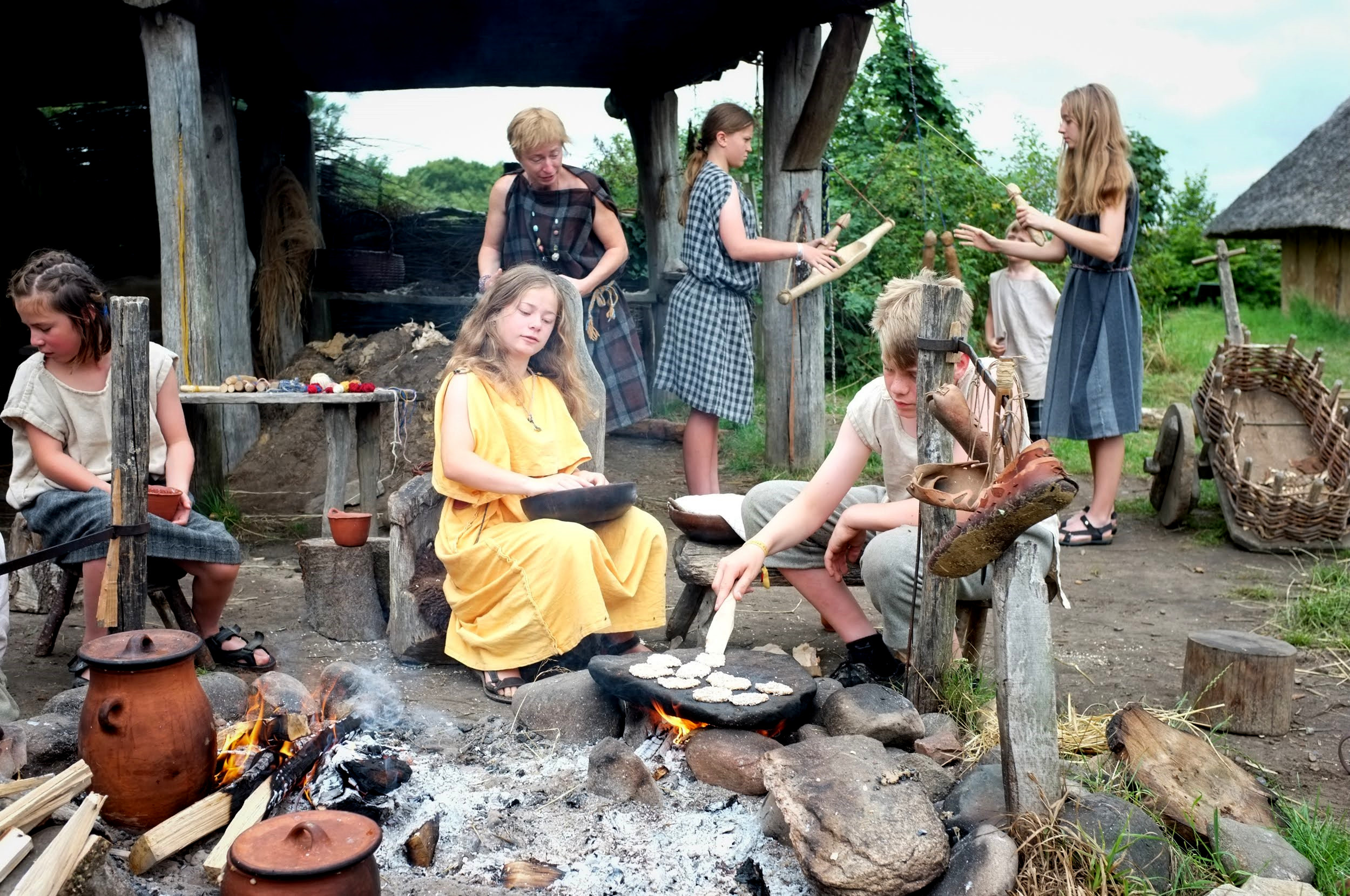 Famile ved bålet Alex.jpg